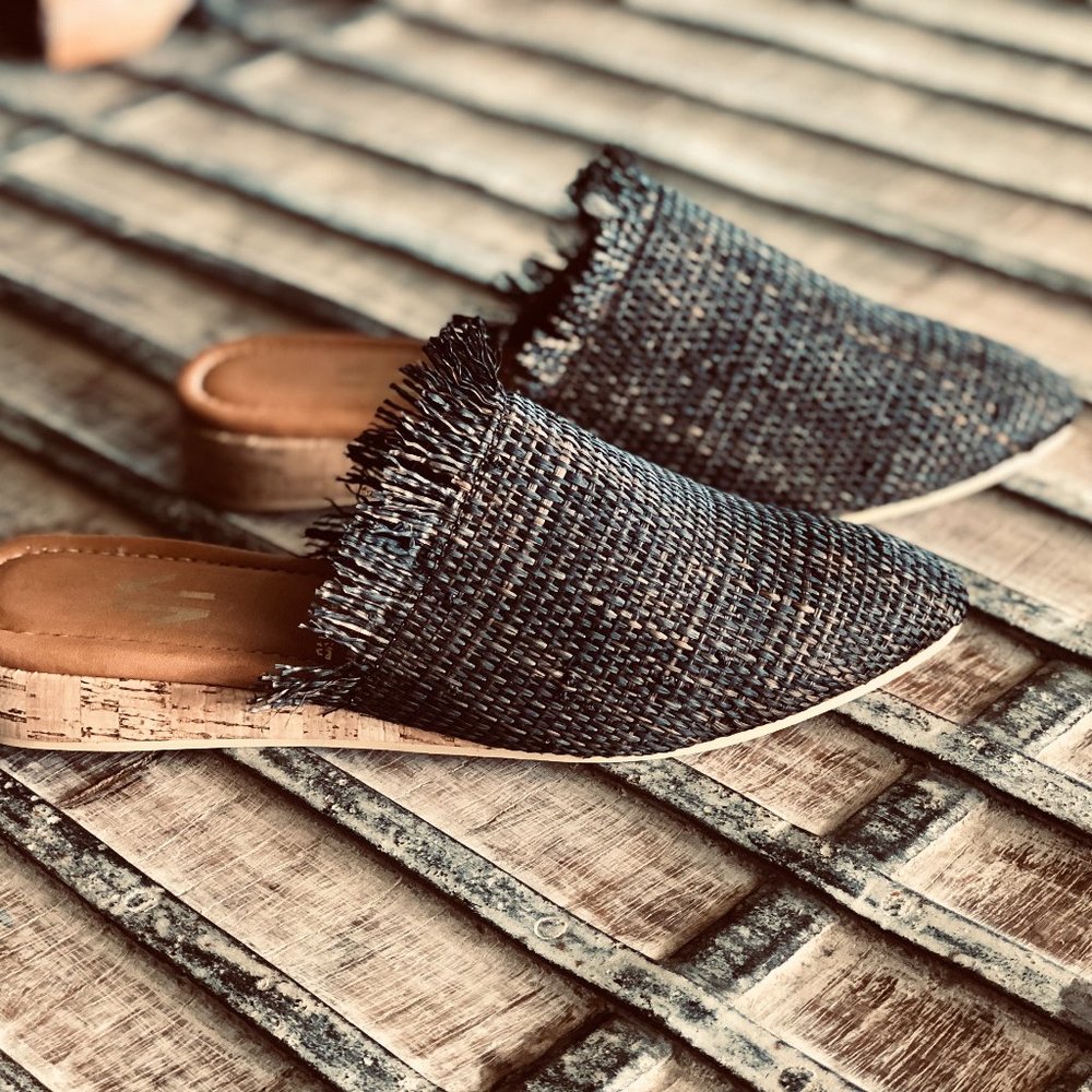 Lorica Flat Mules